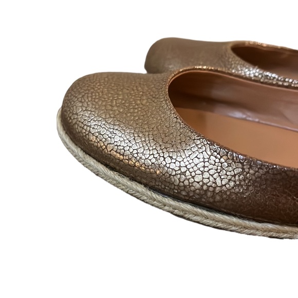 Leather Banana Republic. Gold/bronze metallic flats. Size 6.5- small 7. - Picture 3 of 4